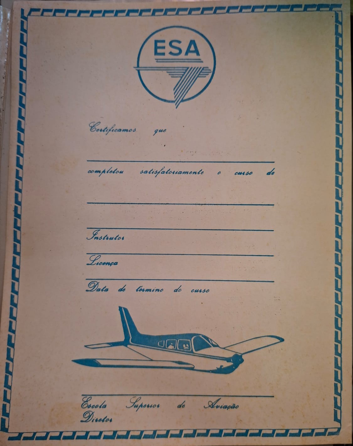 Certificado emitido pela ESA para alunos que concluiam algum curso na escola.